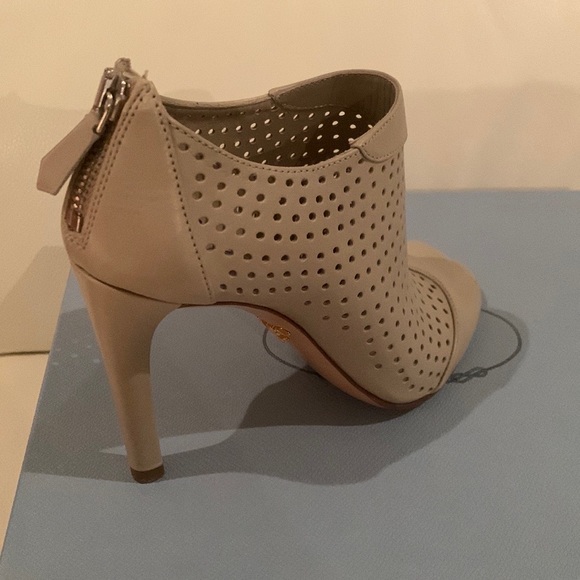 Prada shoes - Picture 5 of 13